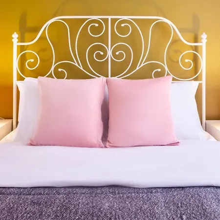 Chic Flat With Balcony Near Moda Shore Istanbul