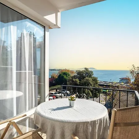Chic Flat With Balcony Near Moda Shore Apartment *