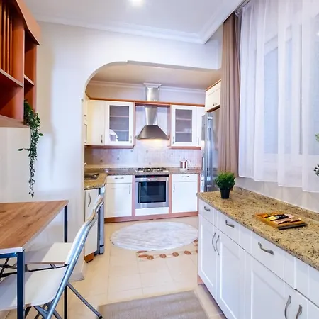 Chic Flat With Balcony Near Moda Shore *