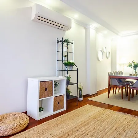 Apartment Chic Flat With Balcony Near Moda Shore Istanbul