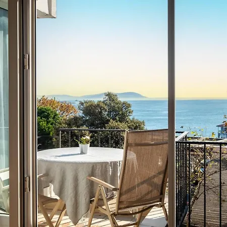 Chic Flat With Balcony Near Moda Shore