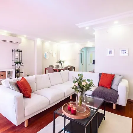 Chic Flat With Balcony Near Moda Shore Apartment *
