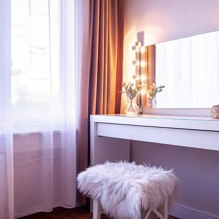Chic Flat With Balcony Near Moda Shore Istanbul