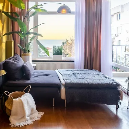 Chic Flat With Balcony Near Moda Shore