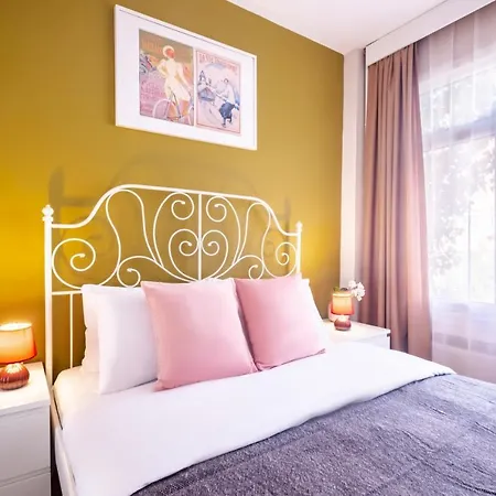 Chic Flat With Balcony Near Moda Shore Apartment Istanbul